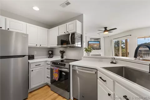 Kitchen - 549 Park Place Dr #3E, Kaiser, MO 65047 photo 1 of 4