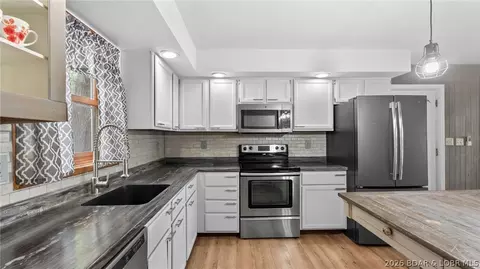 Kitchen - 10 Byrd Cir, Eldon, MO 65026 photo 4 of 7