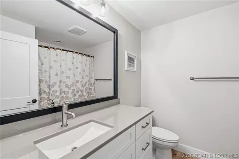 Bath - 920 Engle Dr, Columbia, MO 65203 photo 4 of 4