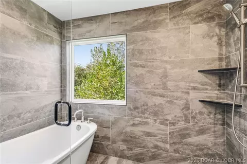 Bath - 920 Engle Dr, Columbia, MO 65203 photo 2 of 4