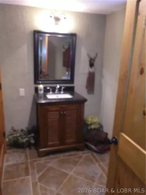 Bath - 1814 Sagrada Rd, Edwards, MO 65326 photo 5 of 6
