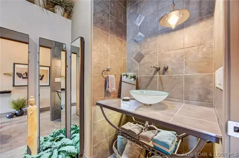 Bath - 314 W Wind Ln, Camdenton, MO 65020 photo 1 of 10