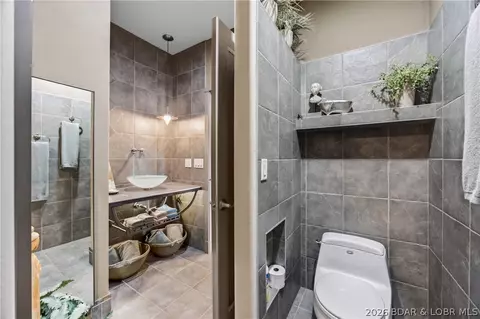 Bath - 314 W Wind Ln, Camdenton, MO 65020 photo 2 of 10