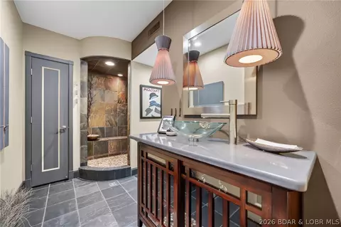 Bath - 314 W Wind Ln, Camdenton, MO 65020 photo 3 of 10
