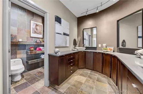 Bath - 314 W Wind Ln, Camdenton, MO 65020 photo 6 of 10