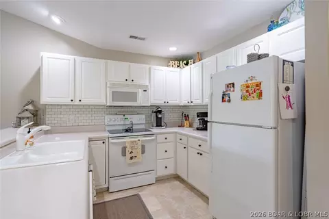 Kitchen - 786 Pershing Dr #4C, Camdenton, MO 65020 photo 3 of 7