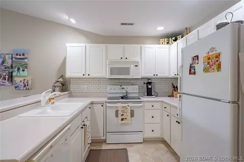 Kitchen - 786 Pershing Dr #4C, Camdenton, MO 65020 photo 6 of 7