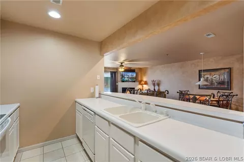 Kitchen - 4800 Eagleview Dr #635, Osage Beach, MO 65065 photo 4 of 4