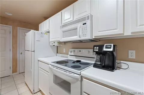 Kitchen - 4800 Eagleview Dr #635, Osage Beach, MO 65065 photo 2 of 4