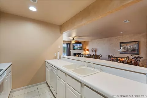 Kitchen - 4800 Eagleview Dr #635, Osage Beach, MO 65065 photo 4 of 4