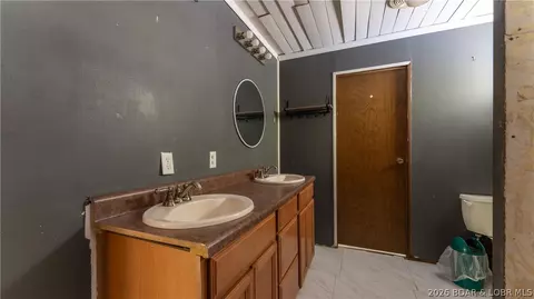 Bath - 98 Round Table Dr, Camdenton, MO 65020 photo 1 of 1