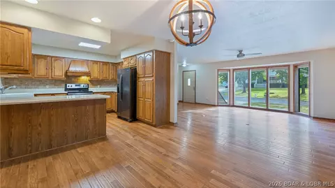 Living - 84 Primrose Ln, Camdenton, MO 65020 photo 4 of 7