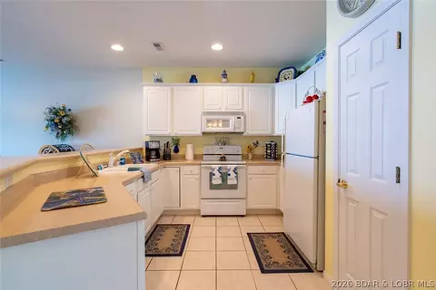 Kitchen - 1181 Jeffries Rd #C313, Osage Beach, MO 65065 photo 2 of 5