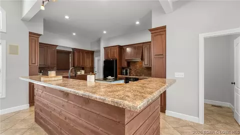 Kitchen - 20 Country Ln, Eldon, MO 65026 photo 2 of 2