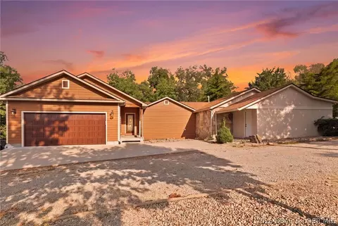 39 Outer Point Dr, Lake Ozark, MO 65049