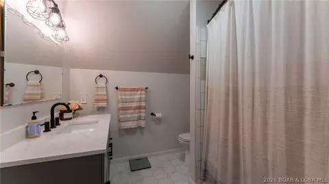 Bath - 1114 Oak Rd, Osage Beach, MO 65065 photo 2 of 4