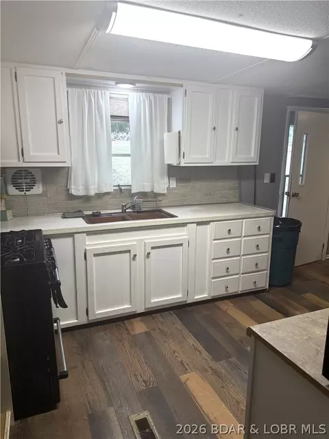 Kitchen - 33766 Ivy Bend Rd, Stover, MO 65078 photo 2 of 3