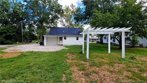 Exterior - 505 N Monroe St, Versailles, MO 65084 photo 1 of 6