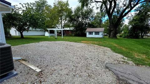 Exterior - 505 N Monroe St, Versailles, MO 65084 photo 3 of 6