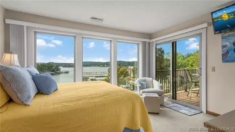 70 Robinwood Dr #3E, Lake Ozark, MO 65049
