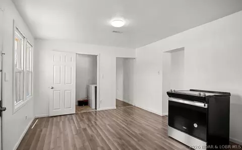 Entry Way - 230 N Moreau Ave, Tipton, MO 65081 photo 2 of 4