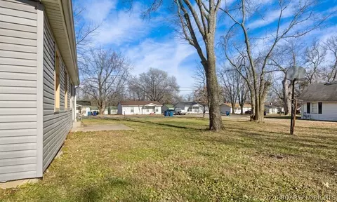 Exterior - 230 N Moreau Ave, Tipton, MO 65081 photo 2 of 3