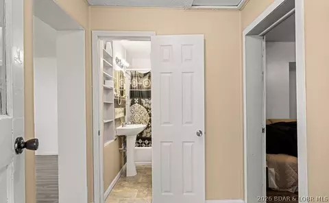 Entry Way - 230 N Moreau Ave, Tipton, MO 65081 photo 4 of 4