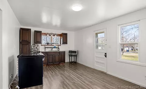 Entry Way - 230 N Moreau Ave, Tipton, MO 65081 photo 1 of 4