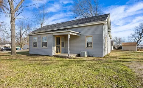 Exterior - 230 N Moreau Ave, Tipton, MO 65081 photo 1 of 3