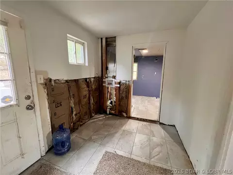 Entry Way - 3081 Pine Cove Rd, Edwards, MO 65326 photo 3 of 3