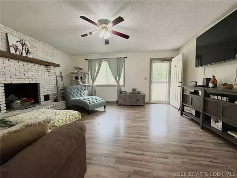Living - 315 9th St, Crocker, MO 65452 photo 3 of 4