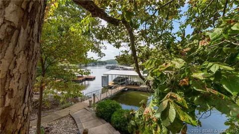 208 Sunrise Harbor Rd, Sunrise Beach, MO 65079