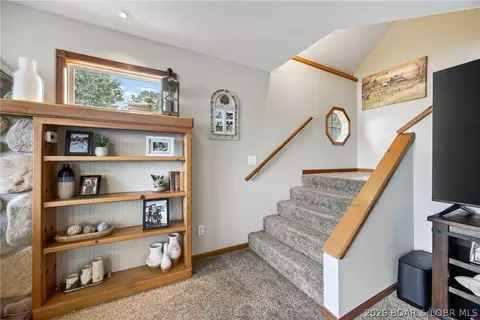 Entry Way - 6 Aces Dr, Edwards, MO 65326 photo 5 of 7