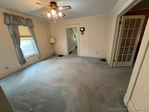Living - 601 E Newton St, Eldon, MO 65026 photo 5 of 7