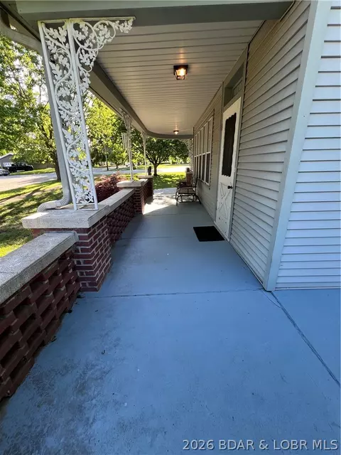 Exterior - 601 E Newton St, Eldon, MO 65026 photo 4 of 23