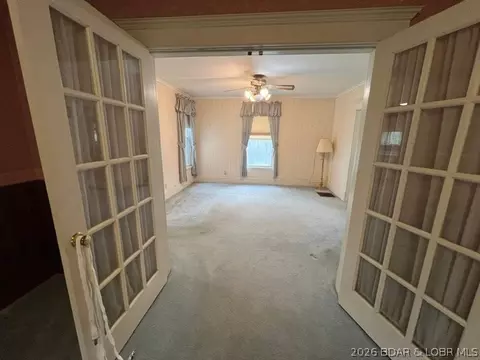 Living - 601 E Newton St, Eldon, MO 65026 photo 6 of 7