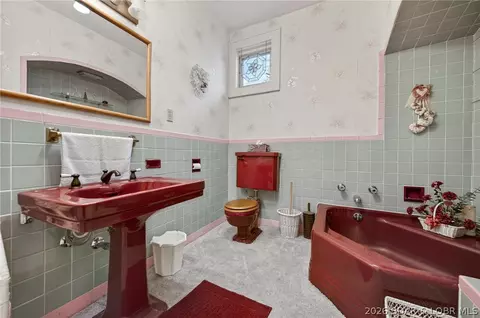 Bath - 601 E Newton St, Eldon, MO 65026 photo 4 of 8