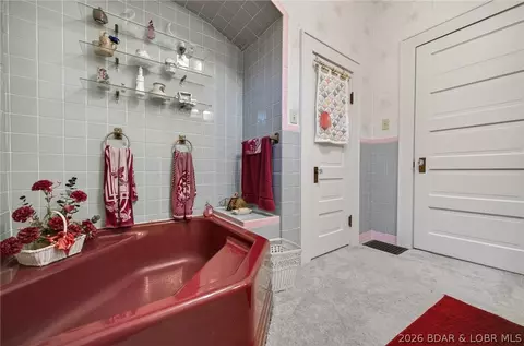 Bath - 601 E Newton St, Eldon, MO 65026 photo 8 of 8