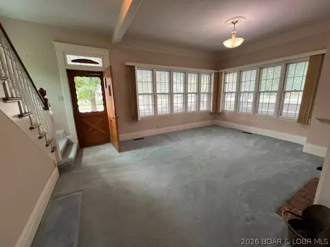 Living - 601 E Newton St, Eldon, MO 65026 photo 3 of 7