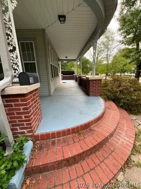 Exterior - 601 E Newton St, Eldon, MO 65026 photo 3 of 23
