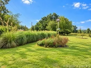 Exterior - 610 Old W Rd, Versailles, MO 65084 photo 3 of 3