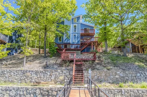 4 Huckleberry Hill Ct, Sunrise Beach, MO 65079
