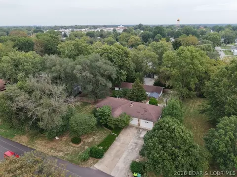 312 S Oak St, Versailles, MO 65084
