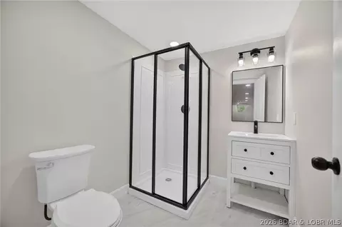 Bath - 1050 Emerald Hills Dr, Edwards, MO 65326 photo 9 of 9