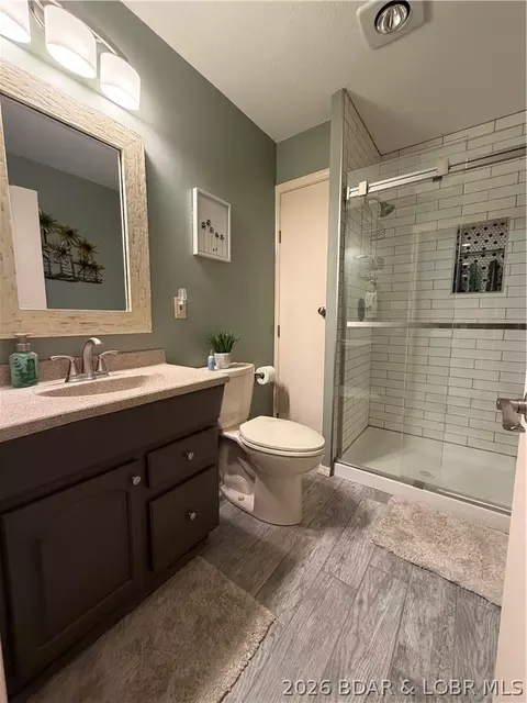 Bath - 30847 Rustic Rd, Rocky Mount, MO 65072 photo 2 of 5