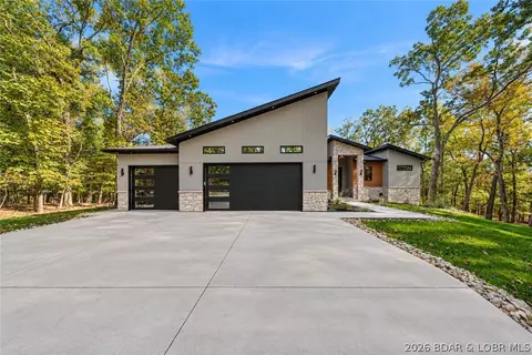 105 Fairoaks Ln, Sunrise Beach, MO 65079