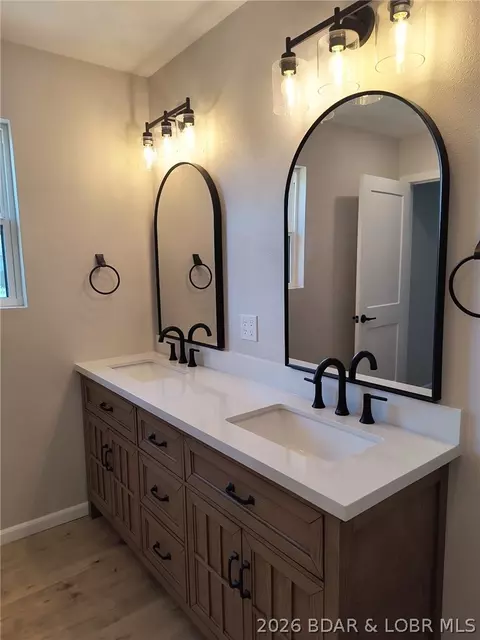 Bath - 1013 Colorado Ave, Eldon, MO 65026 photo 1 of 5