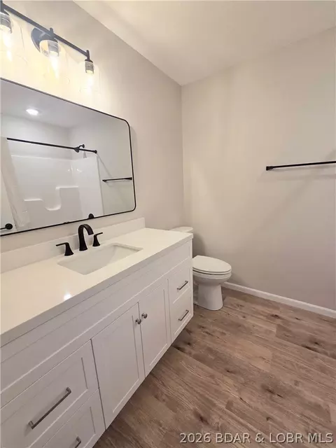 Bath - 1013 Colorado Ave, Eldon, MO 65026 photo 4 of 5