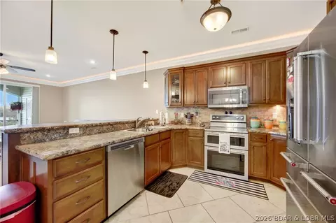 Kitchen - 100 Trinity Pointe Dr #1N, Camdenton, MO 65020 photo 5 of 6