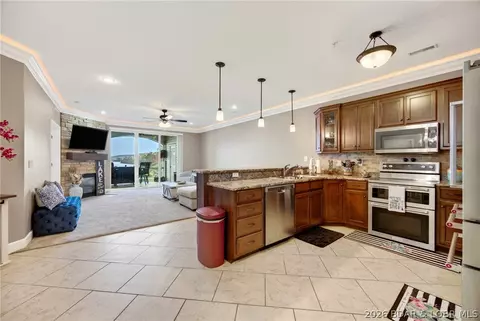 Kitchen - 100 Trinity Pointe Dr #1N, Camdenton, MO 65020 photo 4 of 6
